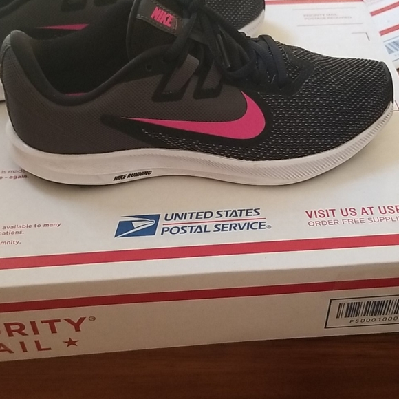 Nike Shoes - Nike Running shoes sz 6 EUC